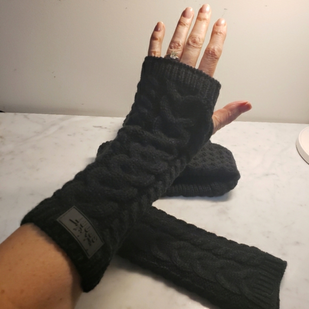 NICOLE MILLER SPORT NWOT arm warmers
